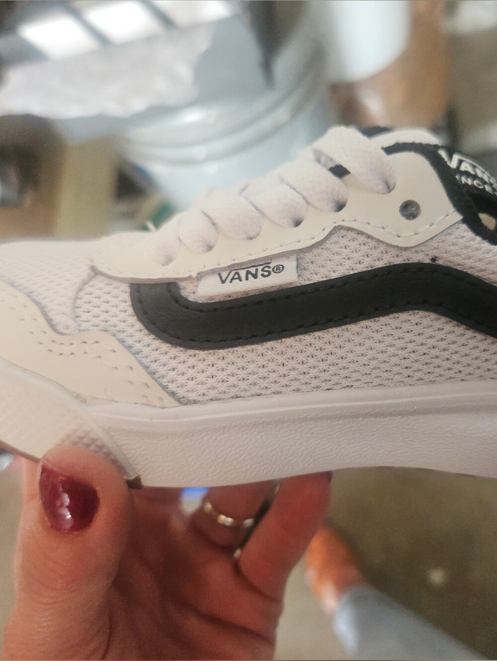 Vans Boy's Range Exp Sneaker( Boys Sz.11)Black/White